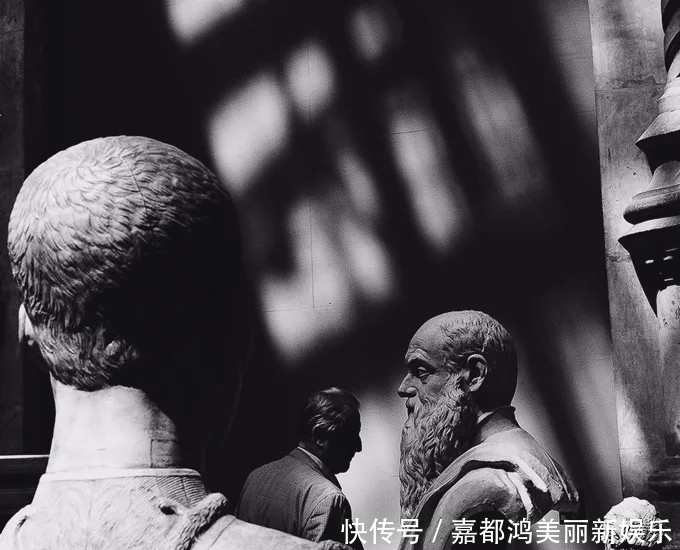  摄影师■对摄影师而言，摒弃色彩会让视觉效果更加纯粹