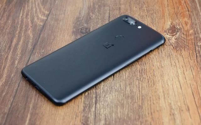 为一加6全力开路,一加5T直降1200元,现已跌至