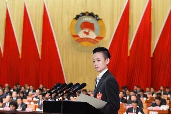 00后虚构头衔自称扶贫英雄 警方介入调查