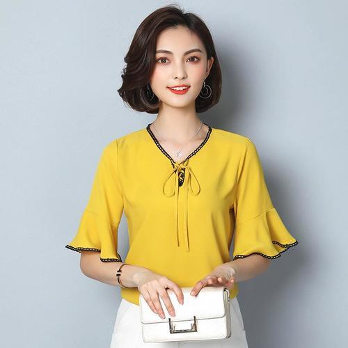 天热了,假如你不想裙子配丝袜,那你试试下面这穿法,好看又气质