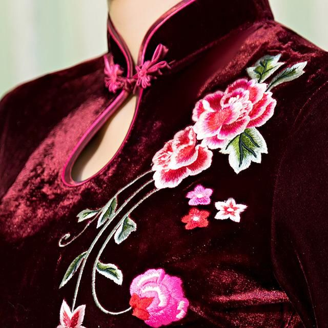 女人到了50岁，中秋别穿秋裙回家！学学中国女人穿旗袍，忒时髦