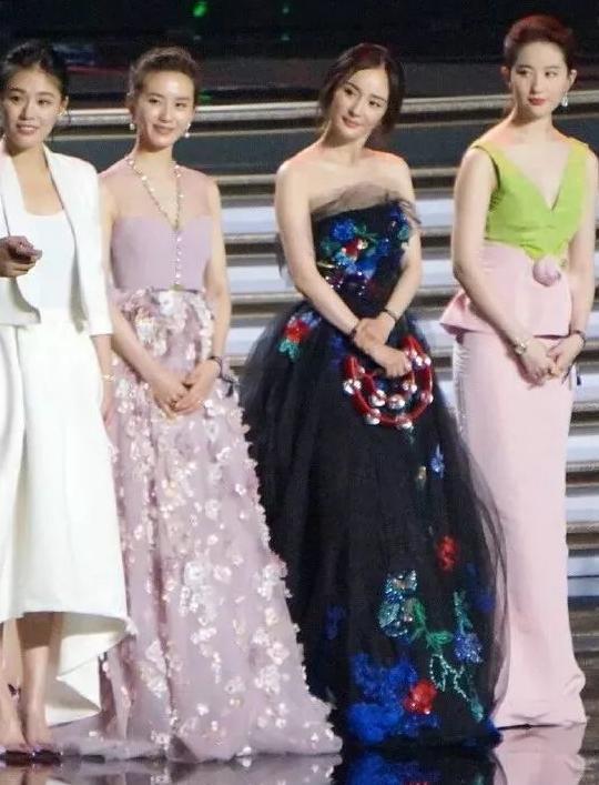 王菲和袁泉气质出众的秘诀：花几十万整容不如先解决这些？！