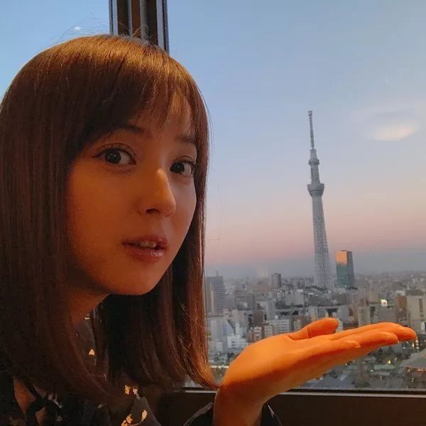 好奇| 霓虹素颜最美女星是30岁的她?翻完她的Ins我才真的服了...