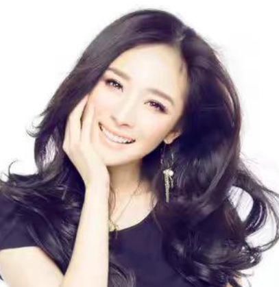 杨幂身材筷子腿超抢镜，但80%的人都存在的问题，你留意到了吗