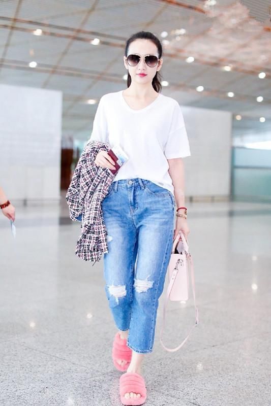 王鸥腿是真长，牛仔长裤穿成9分裤，看到鞋子，整个人都不好了