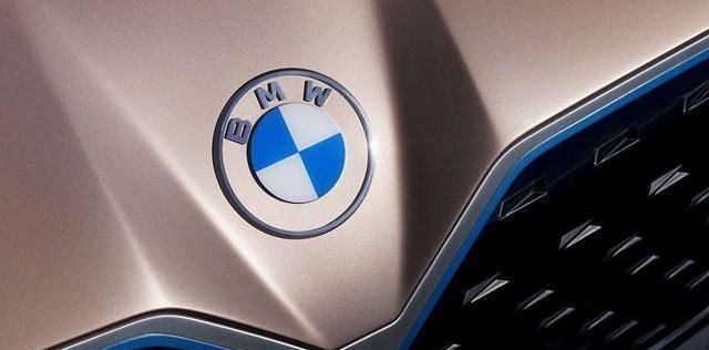  「车标」BMW告别经典“蓝天白云螺旋桨”，新车标让人Hold不住！