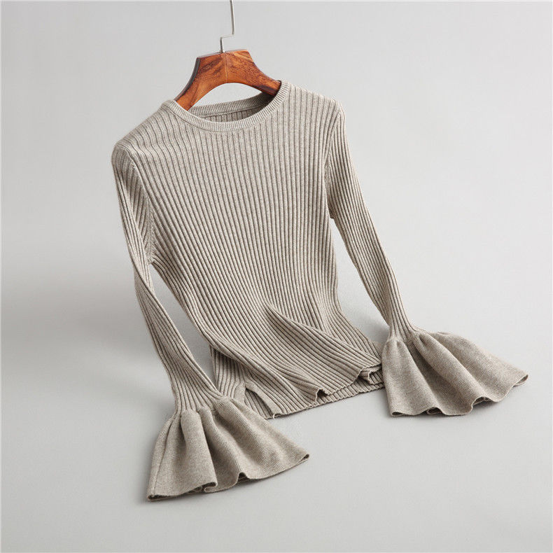 女人一旦过了40，可不要随意穿搭，瞧下图穿搭，背影都美爆