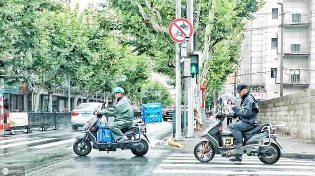 农村摩托车以旧换新，看似农民占了便宜，其实却是上了“套”