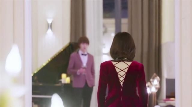 道明寺妈妈上线，雪姨剧中西装演绎霸道总裁，剧外却是温婉大姐姐