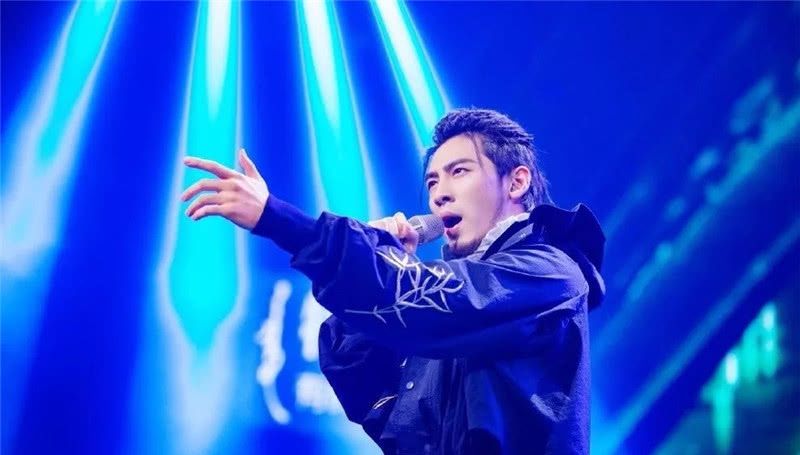 [观众看到]一年后，重组的“声入人心男团”没有“了双云”依然能够嗨翻全场