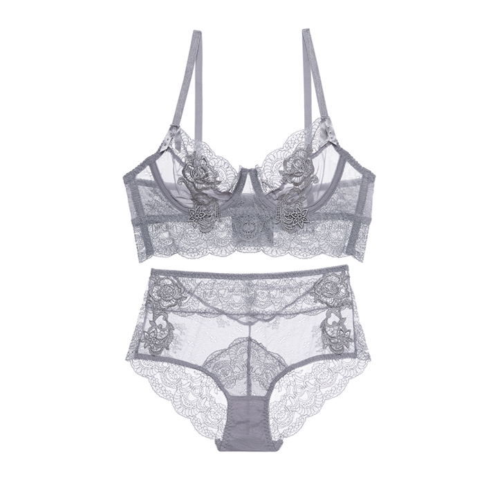 个性别致的蕾丝套装，修饰女人的姣好身材