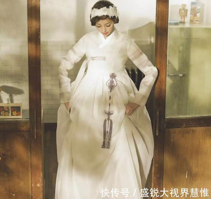 『改成』本以为韩服、和服改成婚纱已经够美,看到婚纱版汉服,彻底被征服