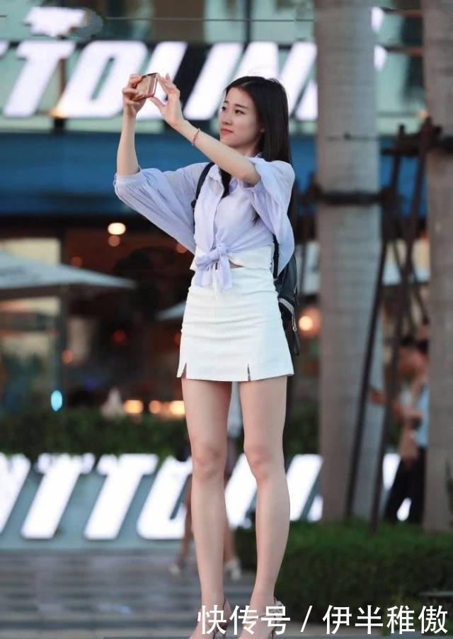  气质■街拍：美女明眸皓齿可爱，穿搭时尚，走路有气质很有气场