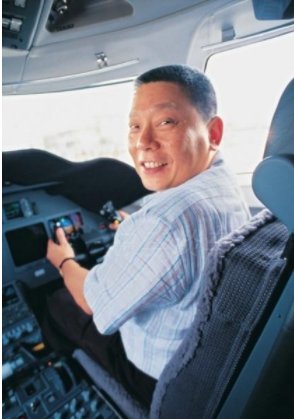 富二代19岁赔光家产,如今坐拥3架私人飞机,陆