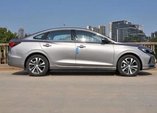 「售价」长安又要火了!蓝鲸1.4T+7DCT,一看售价,车友:买朗逸亏大了