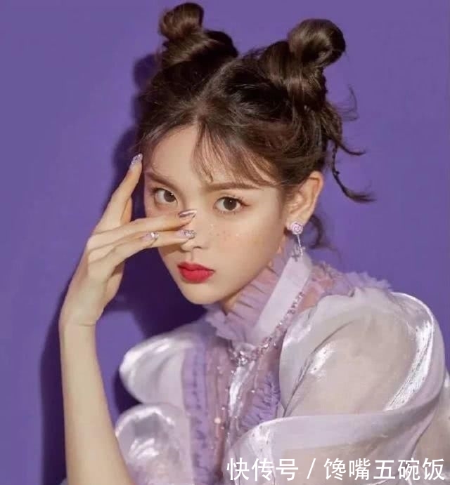 #高丸子#这个时候丸子头成了女孩们的首选 轻松搞定的慵懒发型