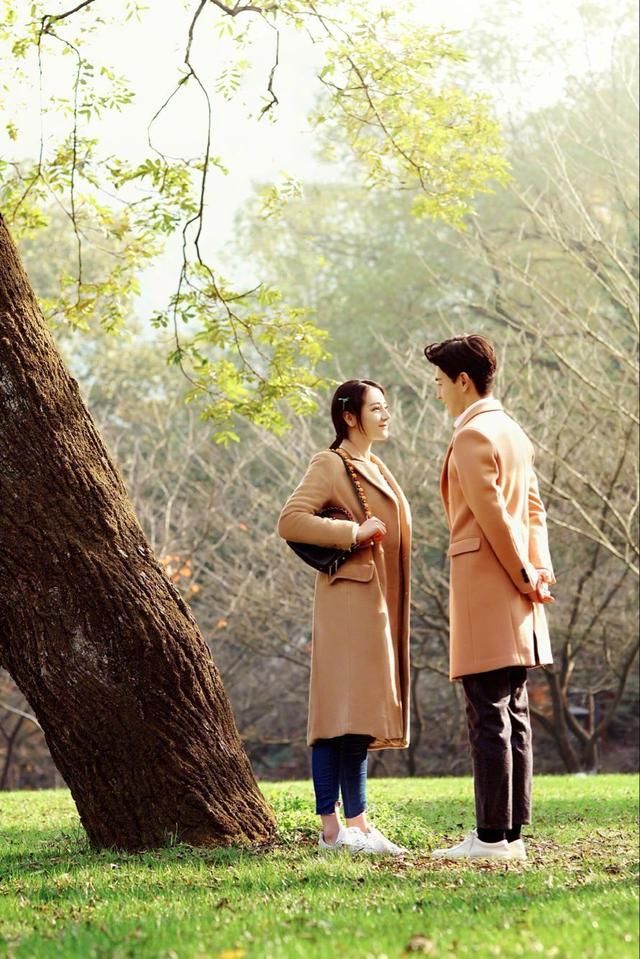 迪丽热巴和邓伦剧里剧外撒狗粮，花样示范高段位情侣装穿法