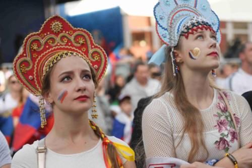 去俄罗斯旅游，路边小木屋不要靠近，进去可能再也出不来！