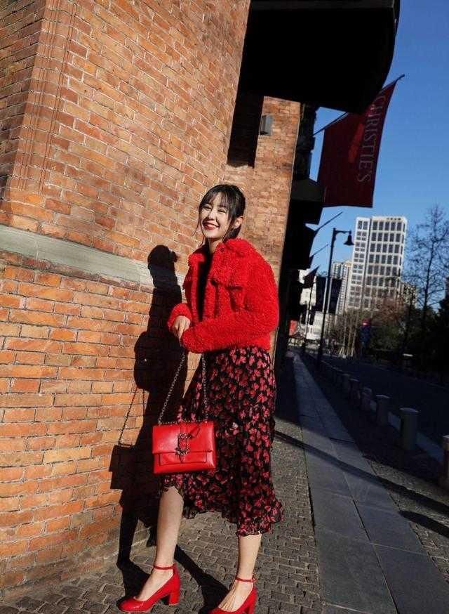 「初恋」被称为“初恋鞋”,裙装或裤装,搭配起来都能甜过初恋