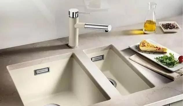 「玻璃胶」单水槽还是双水槽? 选对水槽很关键
