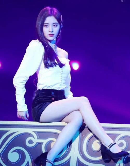  『身材』“四千年一遇美女”被群嘲，鞠婧祎自证有颜值，更有身材