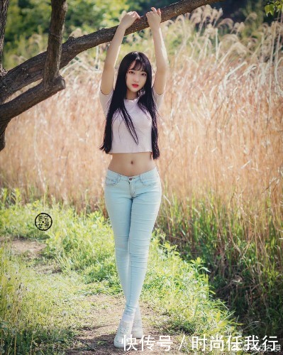 路人街拍，蕾丝连衣裙自带性感元素，我给满分