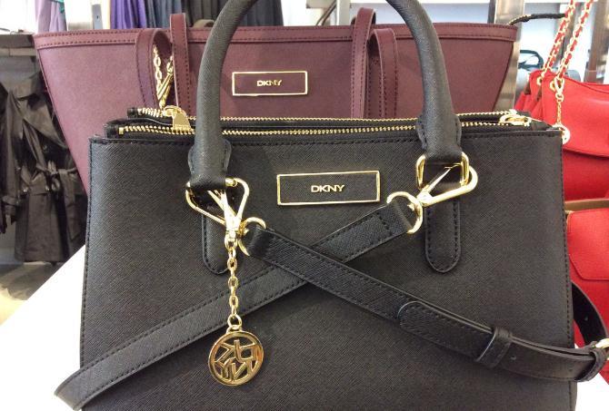 DKNY引领时尚潮流，成为美国人生活中必不可少的品牌