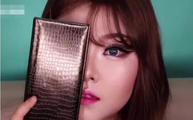 萌妹挑战“半脸妆”,却吓退了大批网友,另一边是“车祸现场”啊?