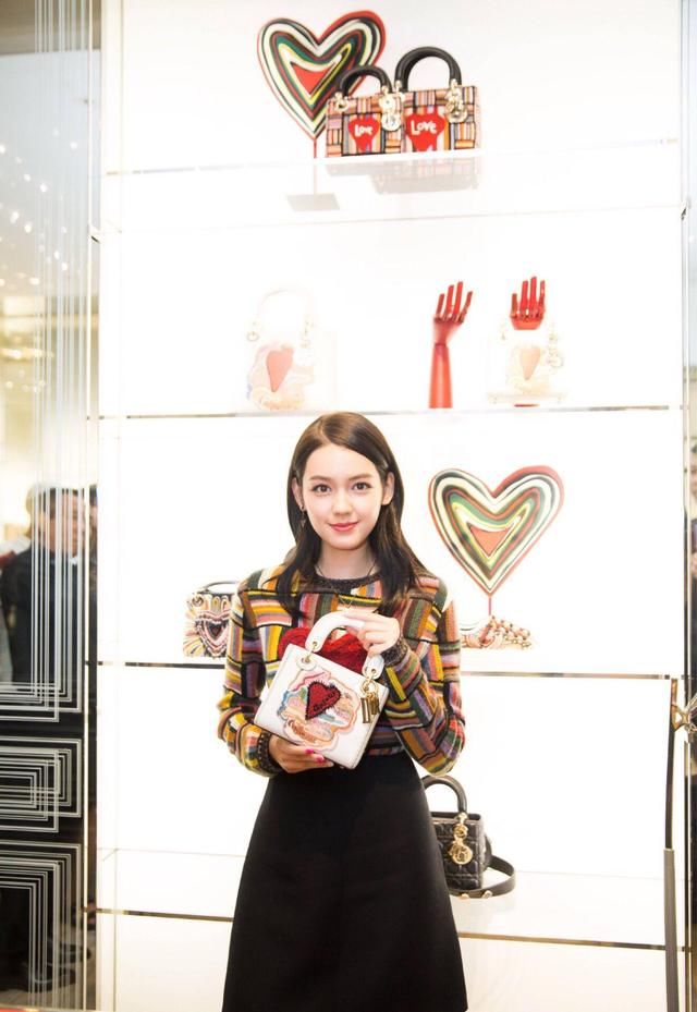 李诗颖颜值和迪丽热巴有的一拼，这是要火的节奏？