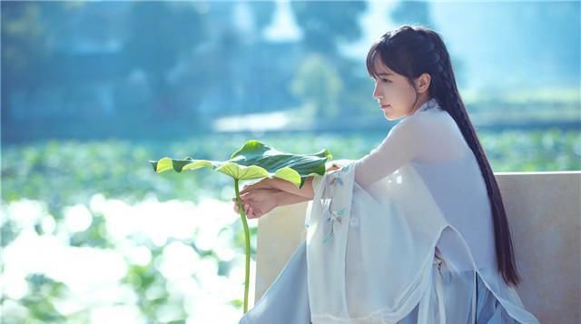 「和微喇裤」李子柒棉麻衣服+灵动发型,穿出了仙女气质 – 尚街拍