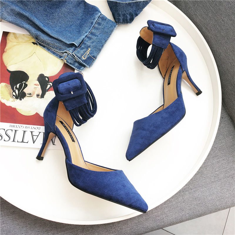 好马配好鞍，精致女人需要高跟凉鞋扮靓你的美，品质生活一触即发