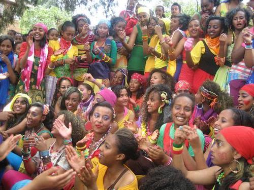 她们拥有白人的样貌,黑人的皮肤,性格热情奔放