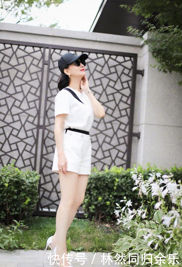 女人■50岁女人穿衣不显老!记住这3点最关键,时髦气质更显年轻!