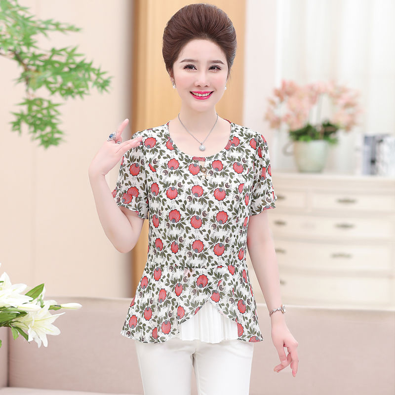 40岁女人别只穿连衣裙，看看今年的妈妈装，美的老爸都认不出来