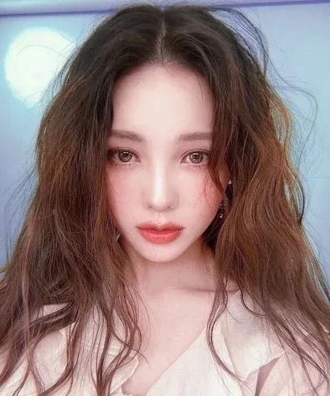  「复古」别样的时髦感！6款不老气的卷发发型推荐，复古甜美一次拥有
