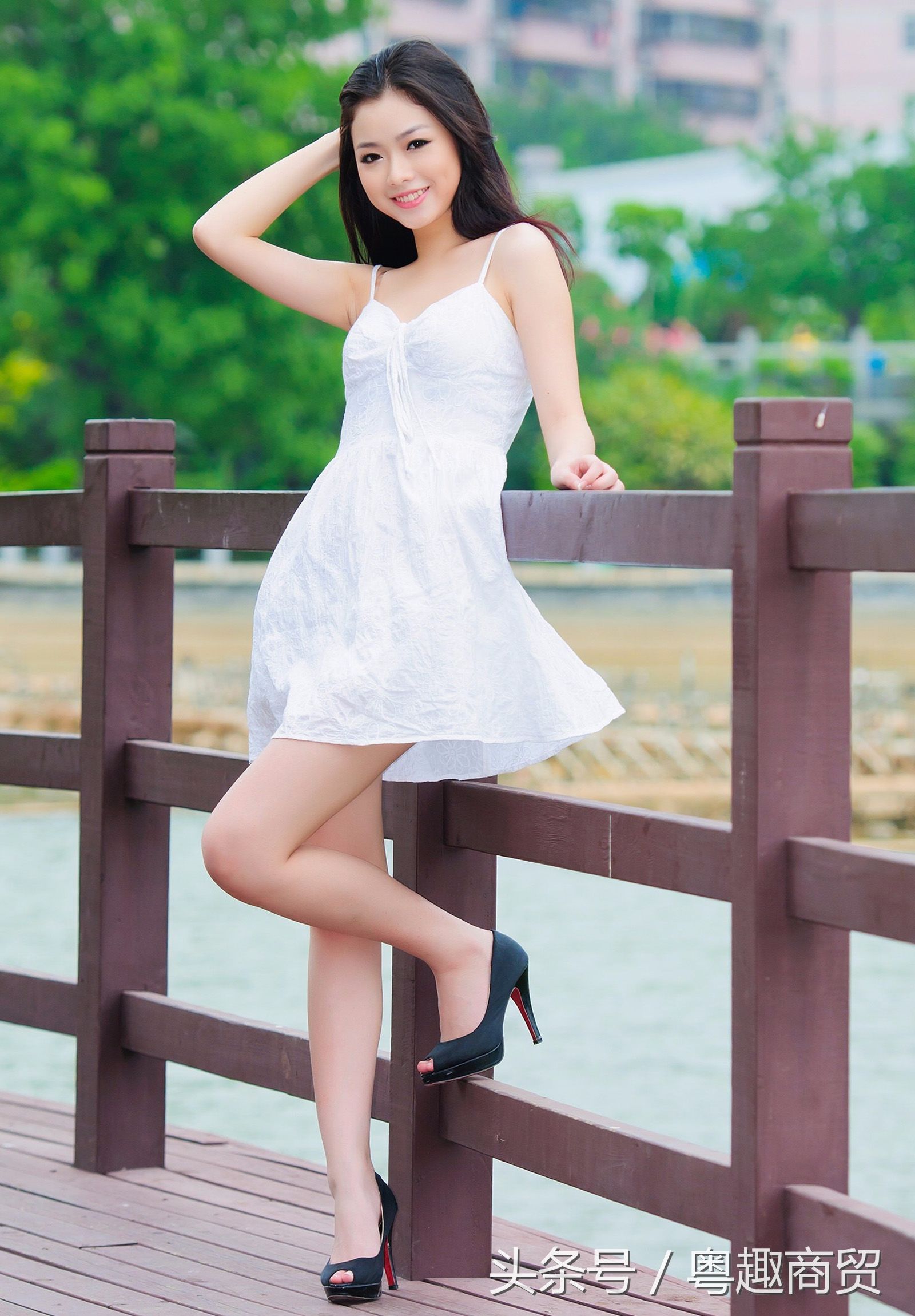 裸腿高跟鞋挺性感的
