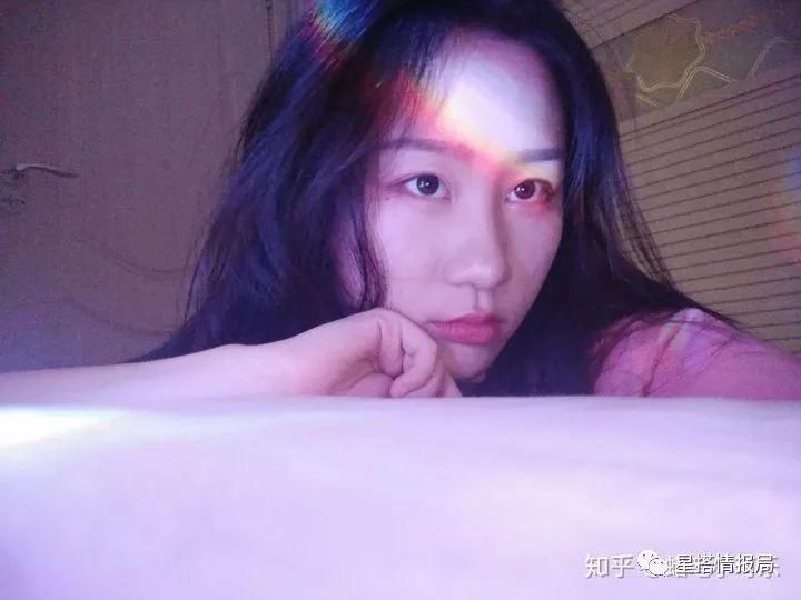 有没有化妆和素颜差别很大的，朋友没有认出来的故事?