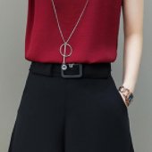 腰圆屁股大少穿紧身牛仔裤，看看这些女人穿显瘦套装，高挑又洋气