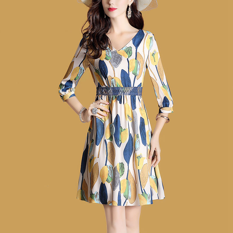 整整逛了10条街，终于发现这高级“棉麻”秋裙，洋气减龄超舒适