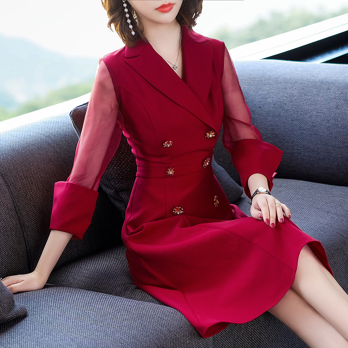 我今年53岁，也爱穿的美美哒!气质裙+高跟鞋，美得让人着迷