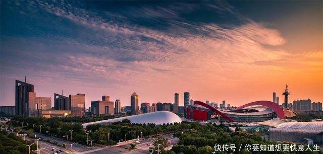 为何中国发展这么快？一位外国人走遍中国后，对我国说出这样评价