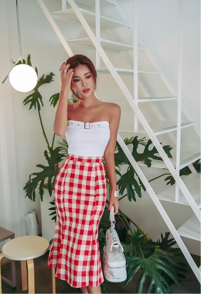 人像摄影：时尚的搭配，让姑娘看上去非常的性感苗条