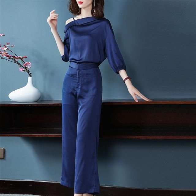 膝盖怕凉的老婆，秋季从不穿裙子，只穿这显瘦套装，洋气超减龄