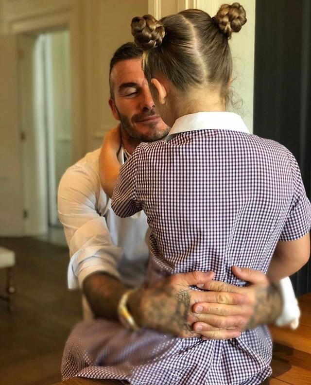 贝克汉姆为小七庆生，别看才7岁，一身帅气搭配颇具妈妈贝嫂风范