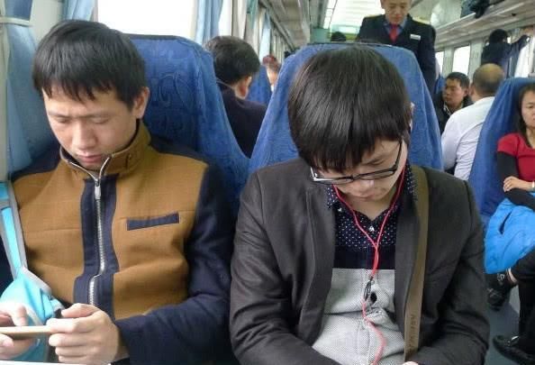 坐火车时，总发现一些没票上车的人，他们是如何上车的？