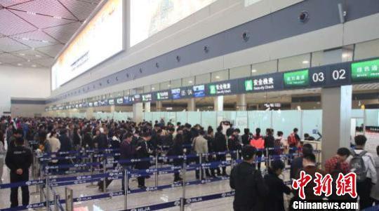 元旦小长假冰城迎旅游旺季 哈尔滨机场运送旅客16万人次