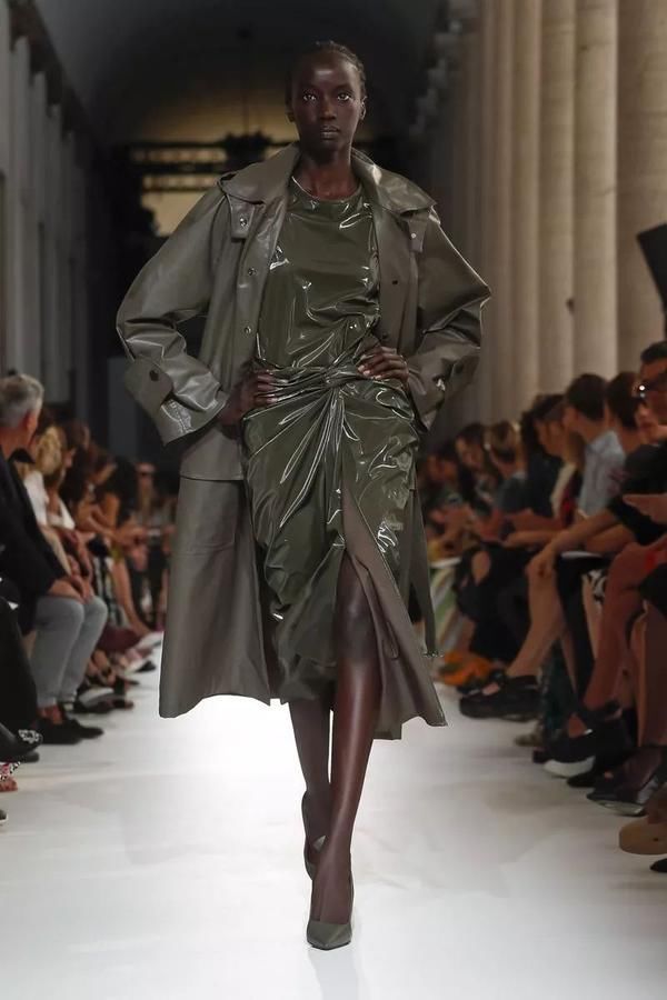 好看的大衣那么多 能时髦几十年的却只有它