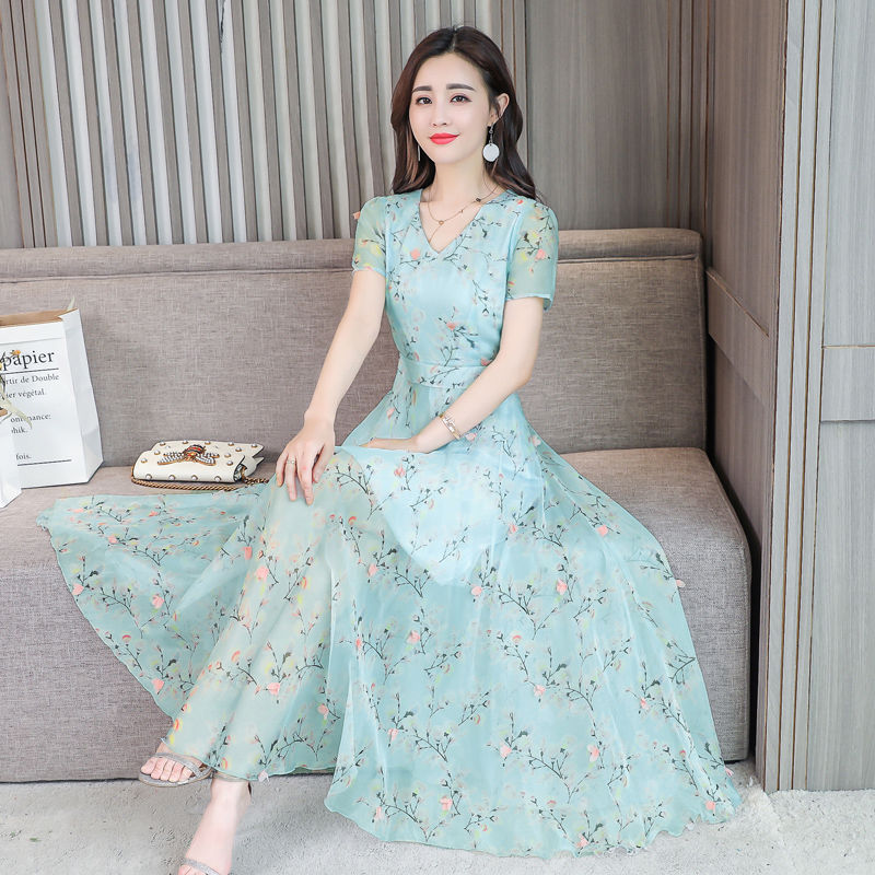 太美了，黑妹子赶紧来瞧瞧!这些精致印花雪纺裙，亮肤又遮肉