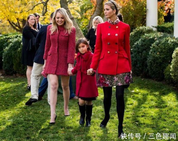 伊万卡爱上红色紧身衣 凸显傲人腰线,旁边弟弟霸道总裁范太抢镜