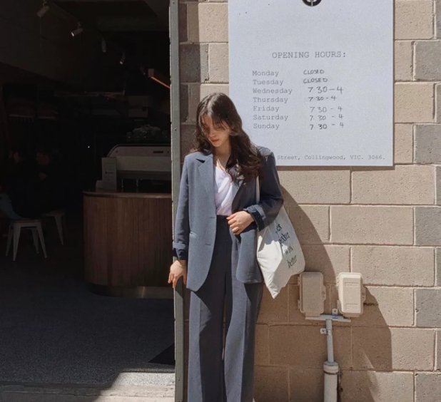  #显瘦#阔腿裤穿腻了,我们来穿牛仔裤,修身更显瘦